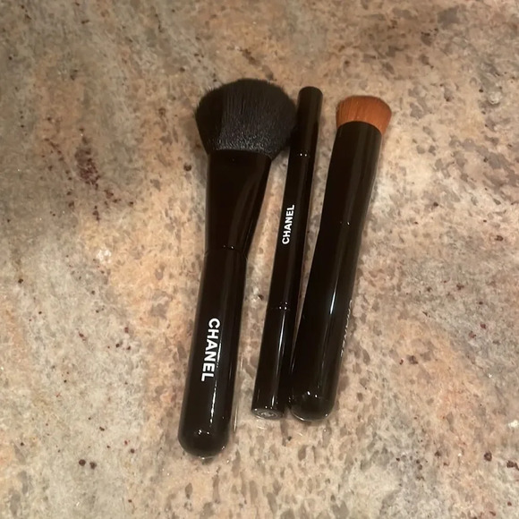 NWT Chanel Les Pinceaux De Chanel light green leather case with three brushes - Picture 9 of 16